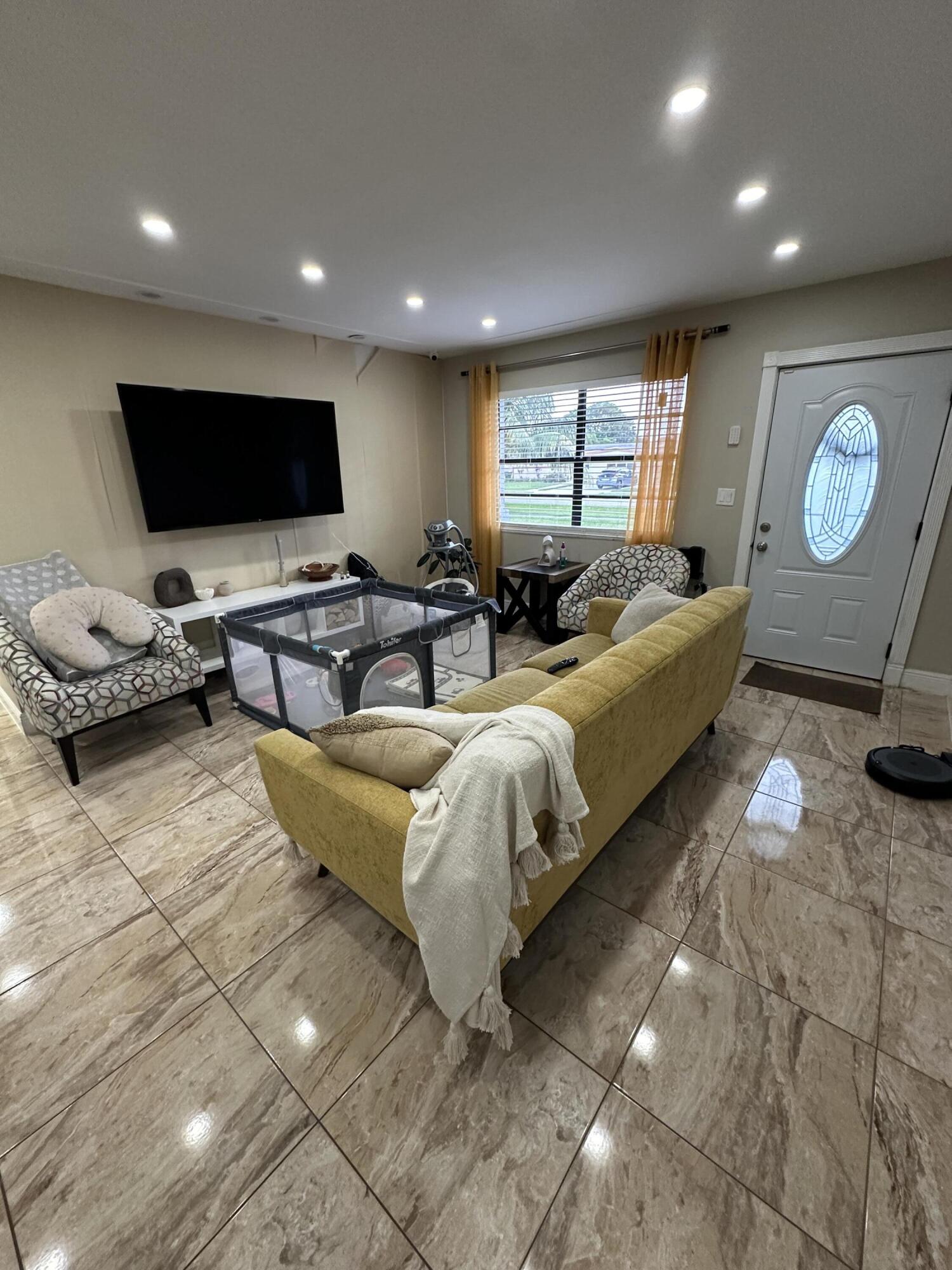 336 Ponte Vedra Road Palm Springs, FL 33461 - Photo 3 of 20 426F77A5-6F06-4039-A933-FF50847C2EF0