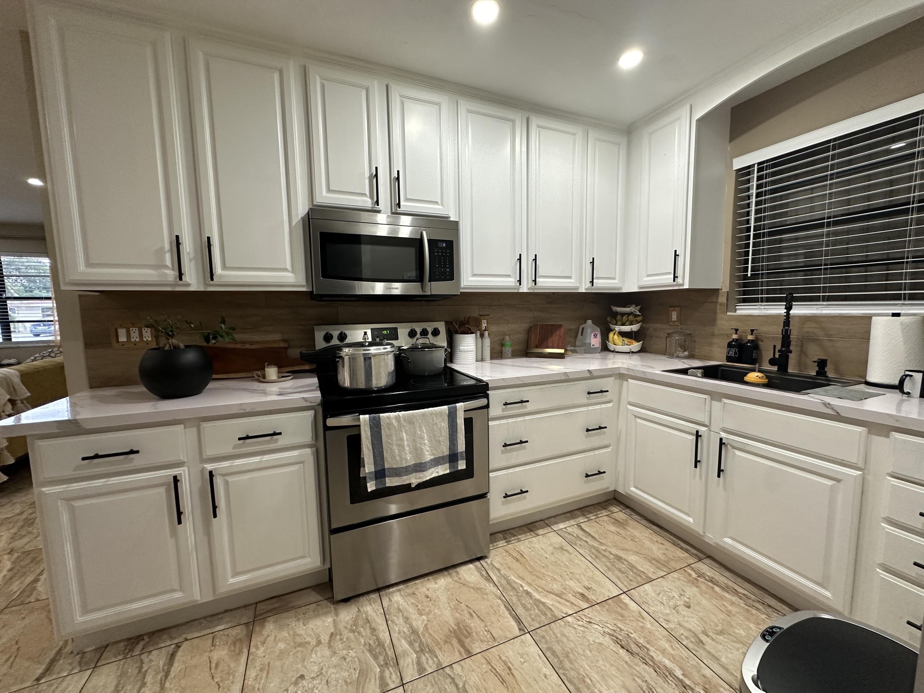 336 Ponte Vedra Road Palm Springs, FL 33461 - Photo 5 of 20 EC664E6A-6480-4758-AE10-BEE517BAEBA0
