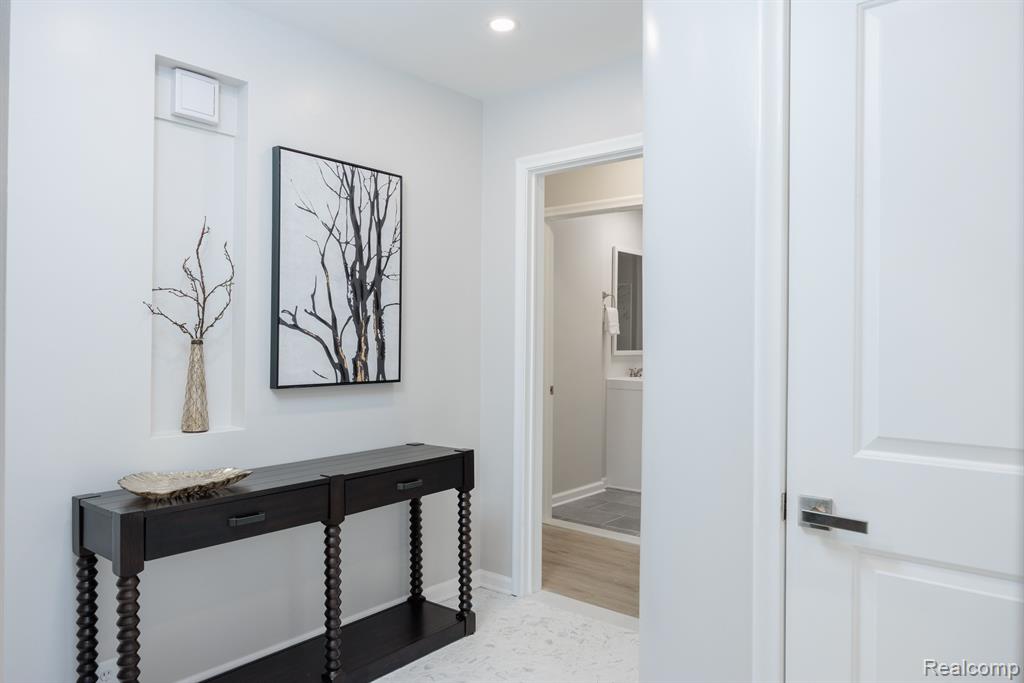 1337 Torrey Road Grosse Pointe Woods, MI 48236 - Photo 12 of 31