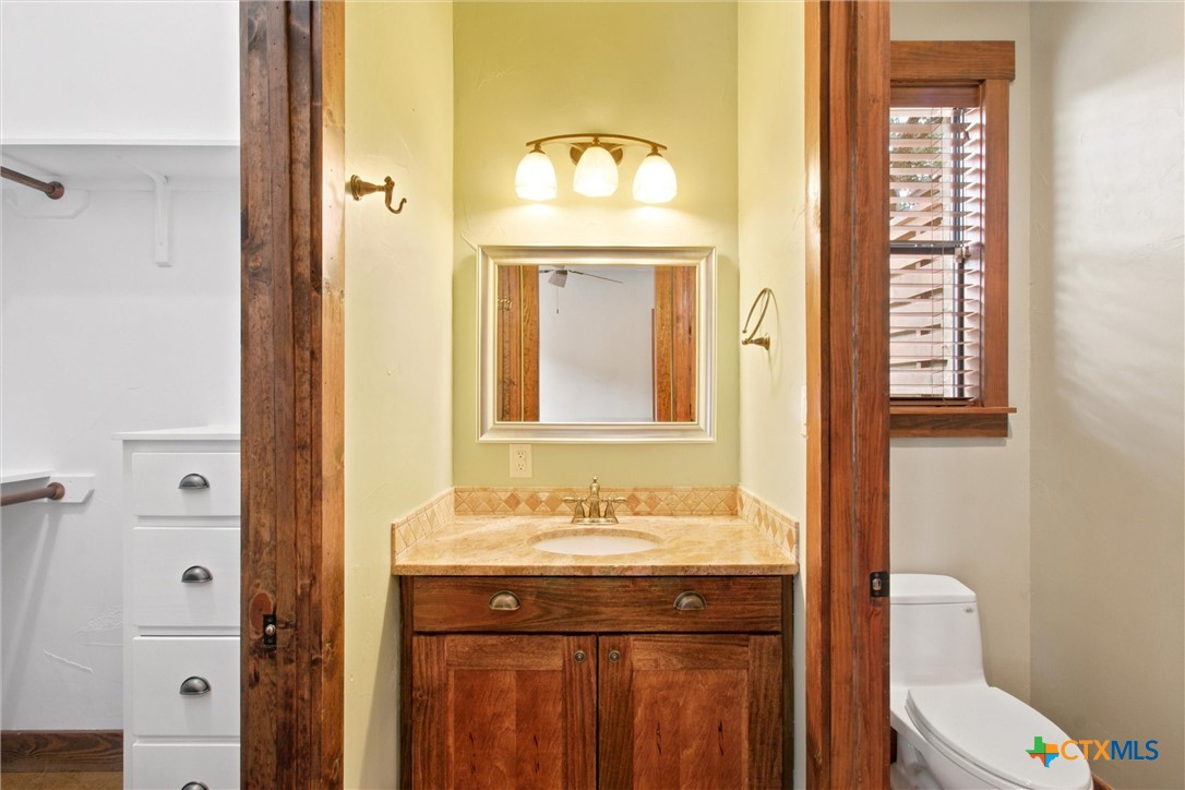 3121 Summit Ridge San Marcos, TX 78666 - Photo 28 of 44 Jack and Jill Bath