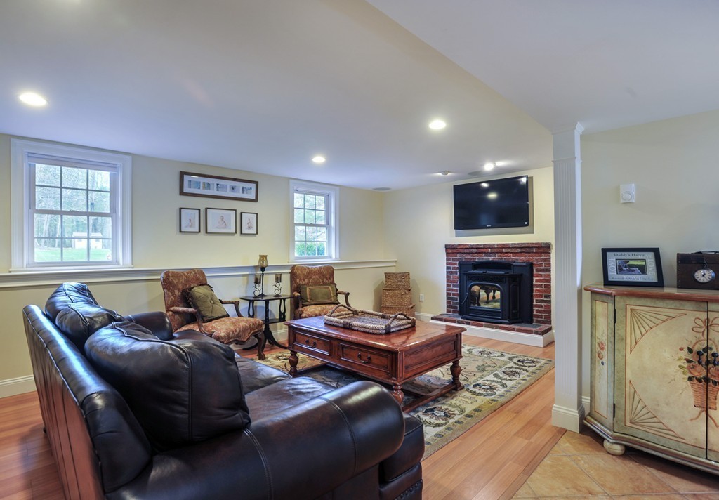 16 Donnell Road Walpole, MA 02032 - Photo 12 of 24