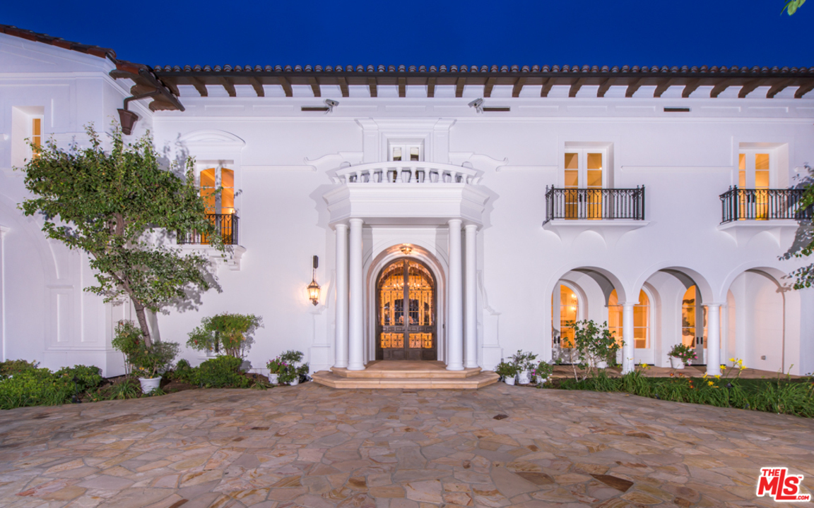 200 Delfern Drive Los Angeles, CA 90077 - Photo 1 of 4