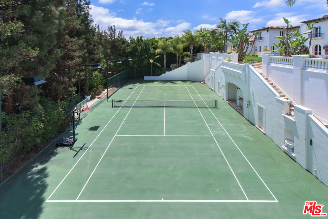 200 Delfern Drive Los Angeles, CA 90077 - Photo 4 of 4