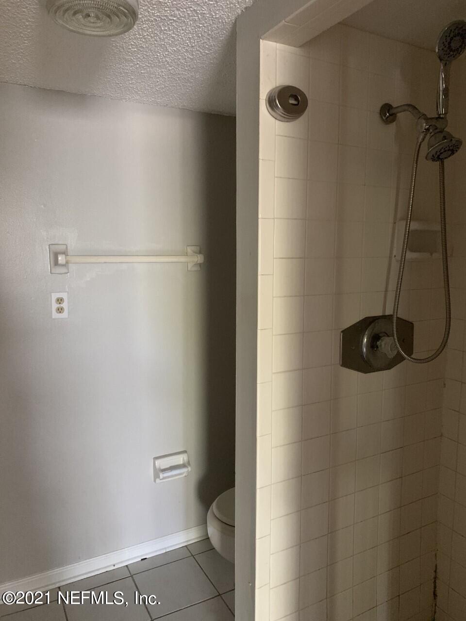 3765 Crown Point Road, Unit 3 Jacksonville, FL 32257 - Photo 17 of 21 Master Bath