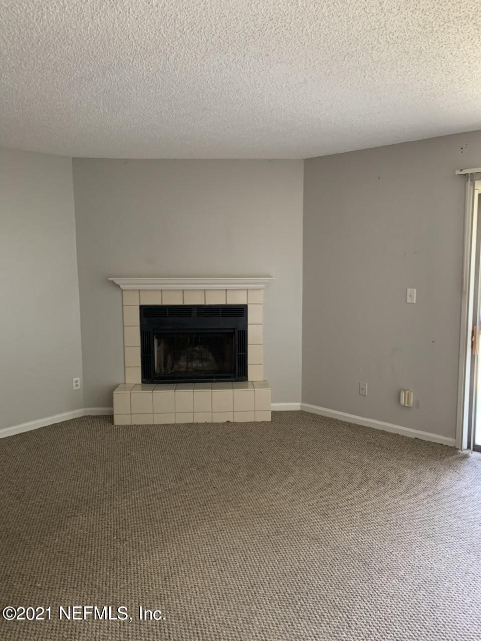 3765 Crown Point Road, Unit 3 Jacksonville, FL 32257 - Photo 3 of 21 Living Room