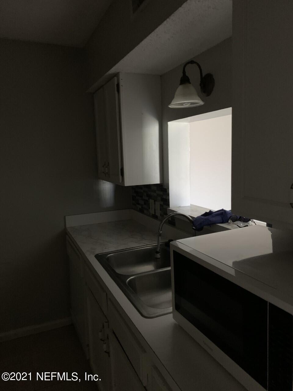 3765 Crown Point Road, Unit 3 Jacksonville, FL 32257 - Photo 5 of 21 Kitchen