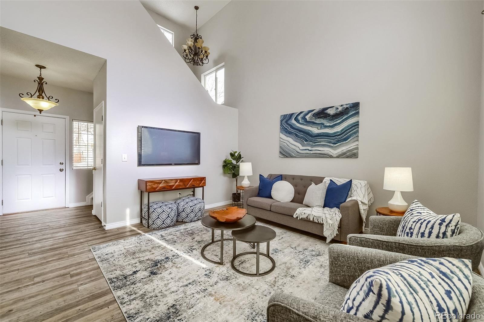 396 Ivory Circle Aurora, CO 80011 - Photo 3 of 31