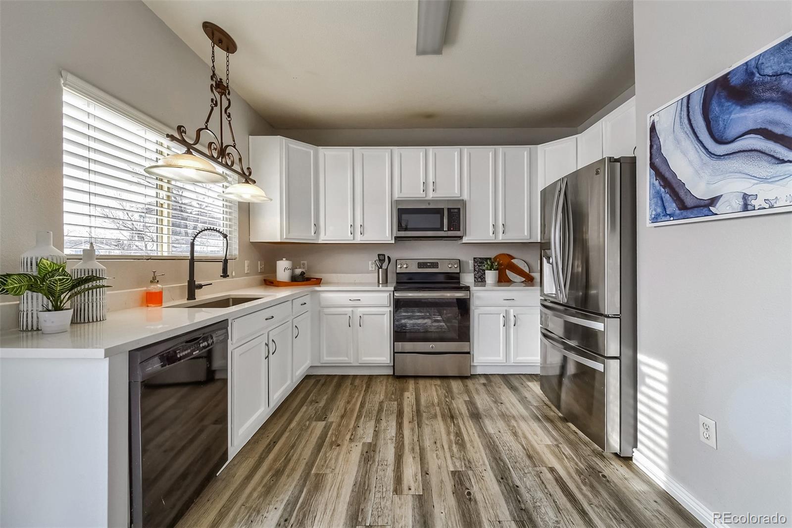 396 Ivory Circle Aurora, CO 80011 - Photo 6 of 31