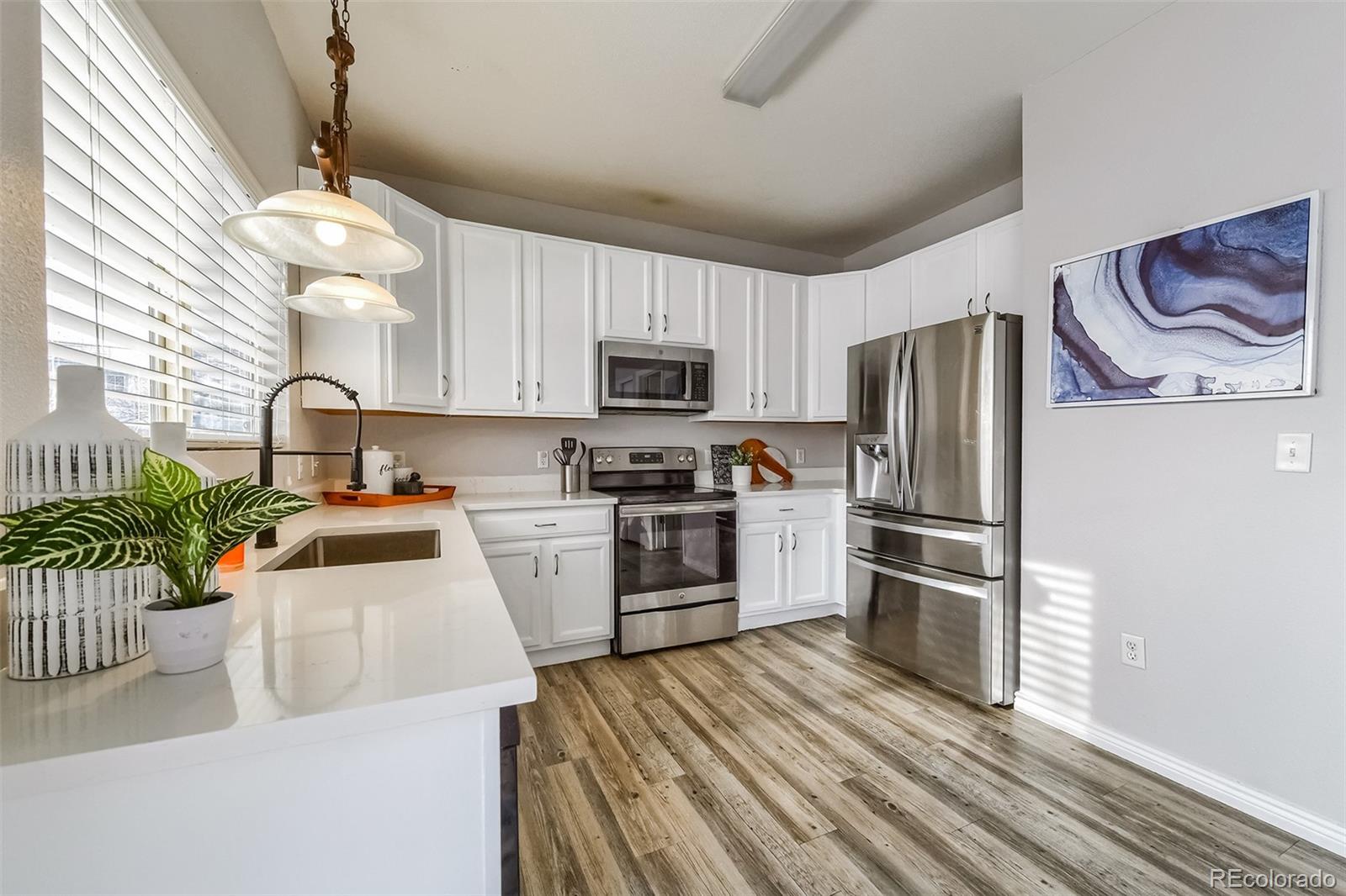 396 Ivory Circle Aurora, CO 80011 - Photo 7 of 31