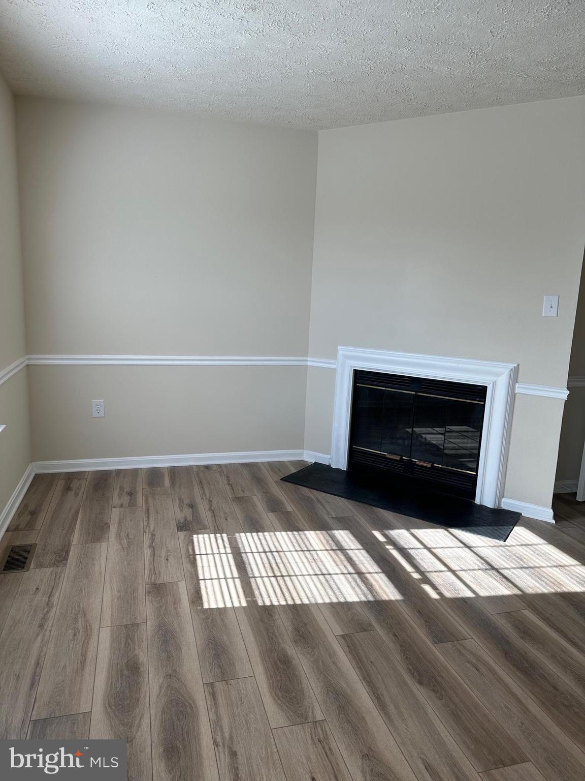 5706 Springfish Place Waldorf, MD 20603 - Photo 5 of 16 Living Room