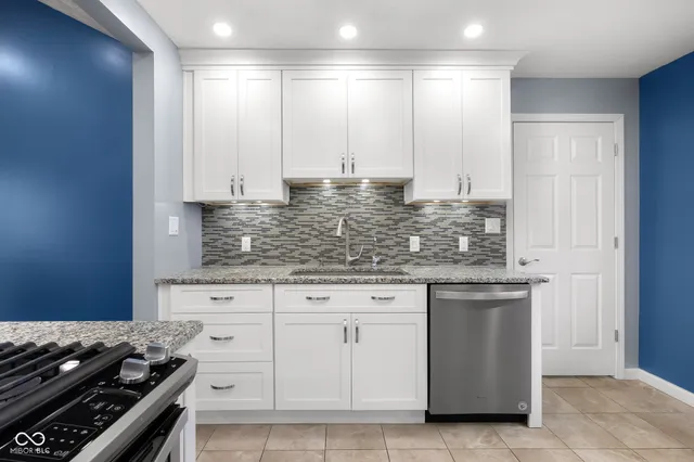 $299,900 | 641 Terrace Lake Drive, Columbus, IN 47201