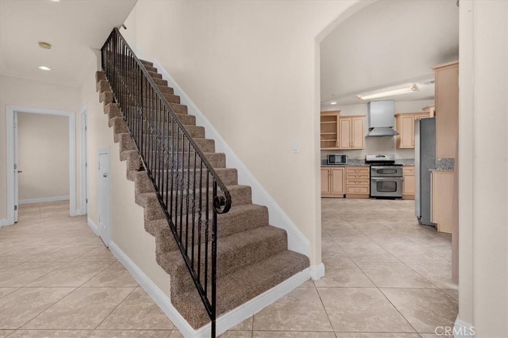 3271 East Muscat Avenue Fresno, CA 93725 - Photo 11 of 53