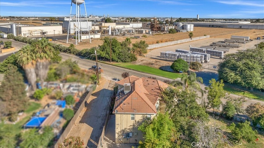3271 East Muscat Avenue Fresno, CA 93725 - Photo 49 of 53 an aerial view of multiple house