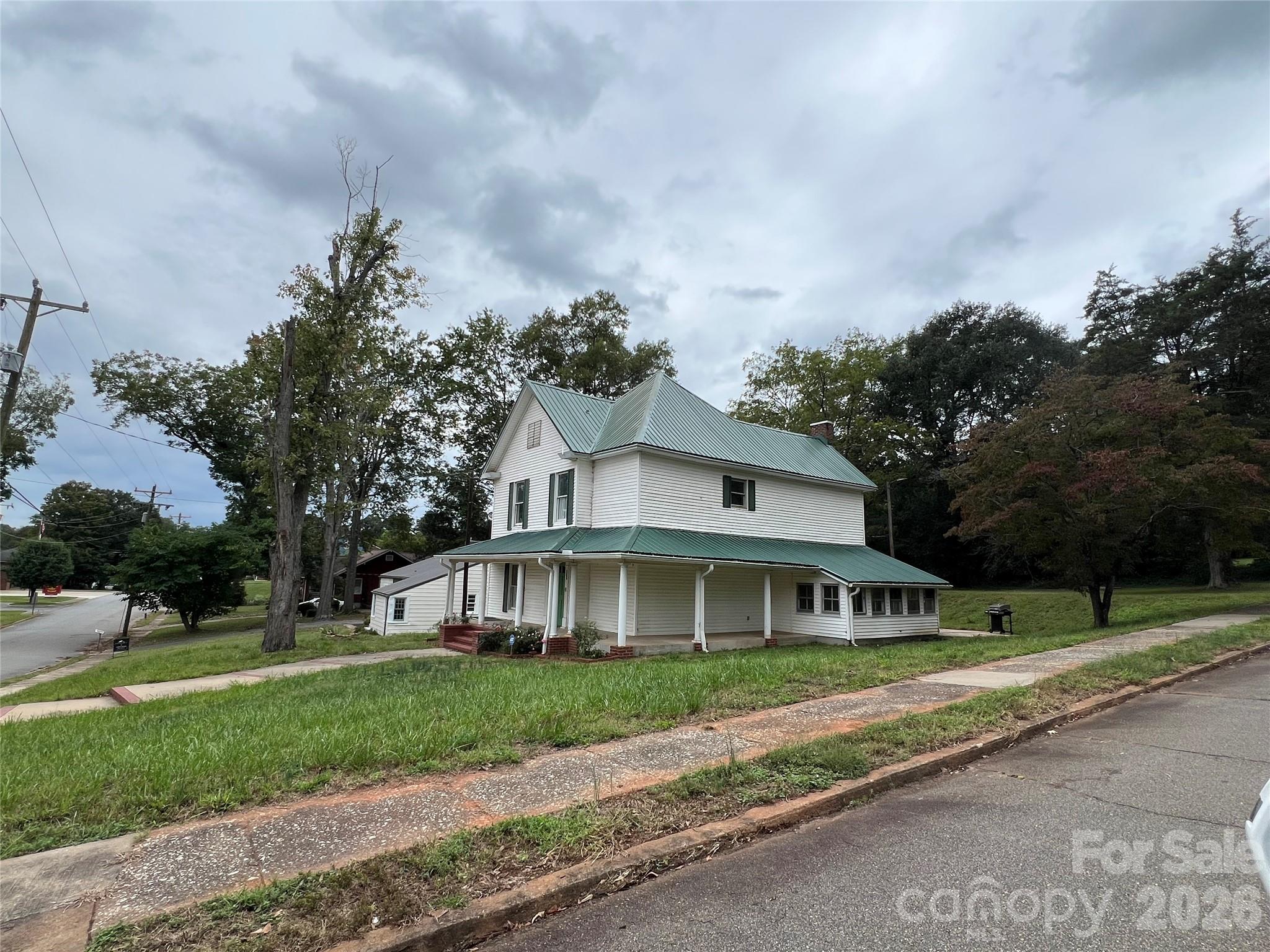 171 North Mitchell Street Rutherfordton, NC 28139 - Photo 6 of 29 a front view of a house with a yard