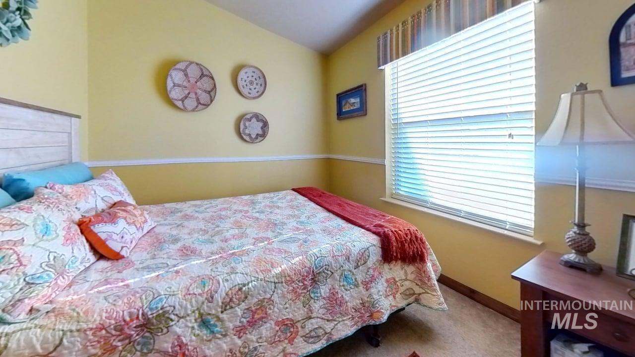 811 14th Street Clarkston, WA 99403 - Photo 29 of 50 Carpeted bedroom featuring multiple windows and vaulted ceiling
