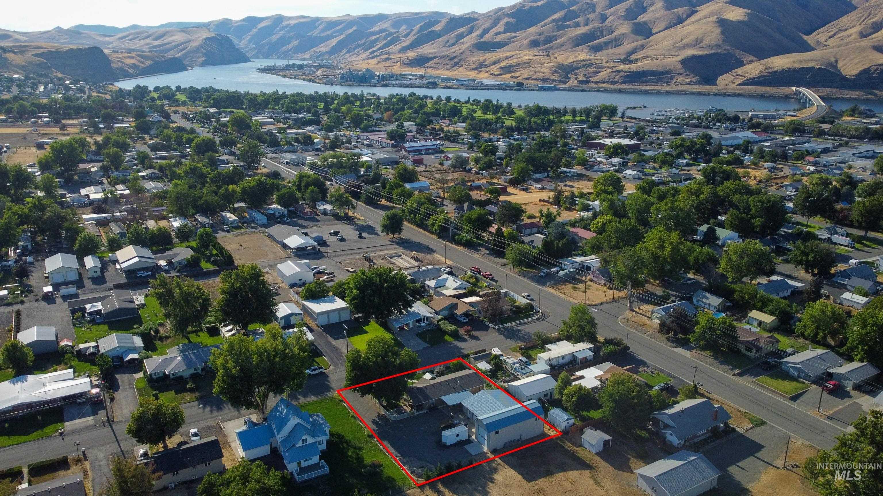 811 14th Street Clarkston, WA 99403 - Photo 3 of 50 Aerial perspective of suburban area with property parcel outlined and a water and mountain view