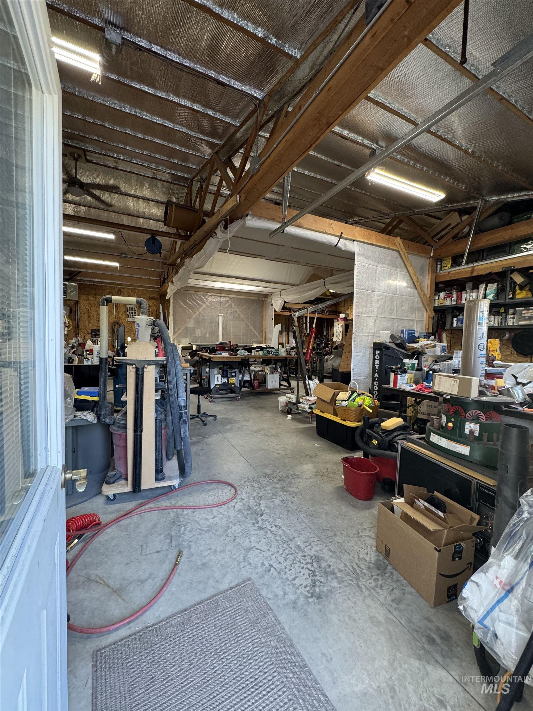 811 14th Street Clarkston, WA 99403 - Photo 38 of 50 Garage featuring a workshop area