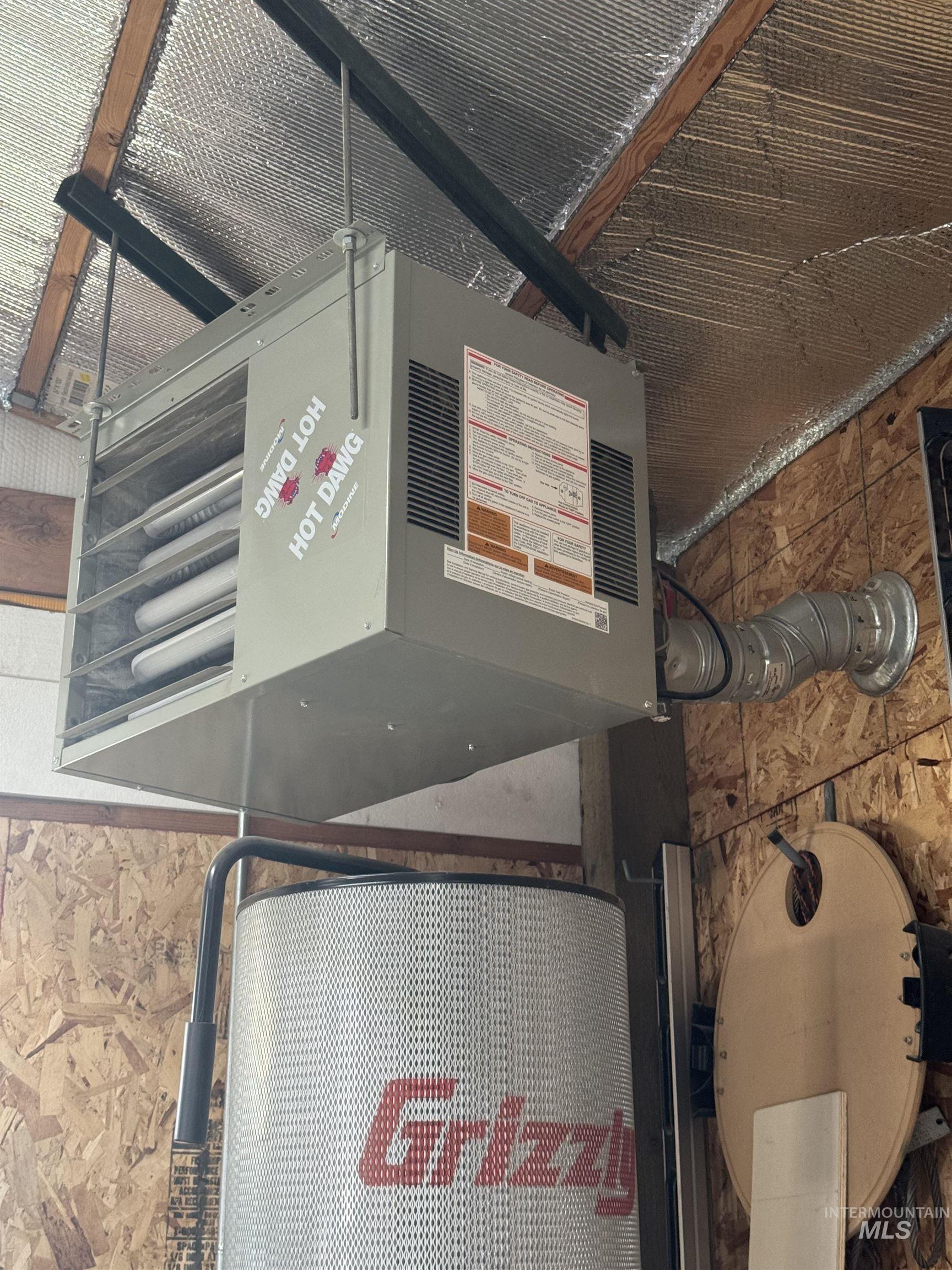811 14th Street Clarkston, WA 99403 - Photo 41 of 50 Utility room featuring a heating unit