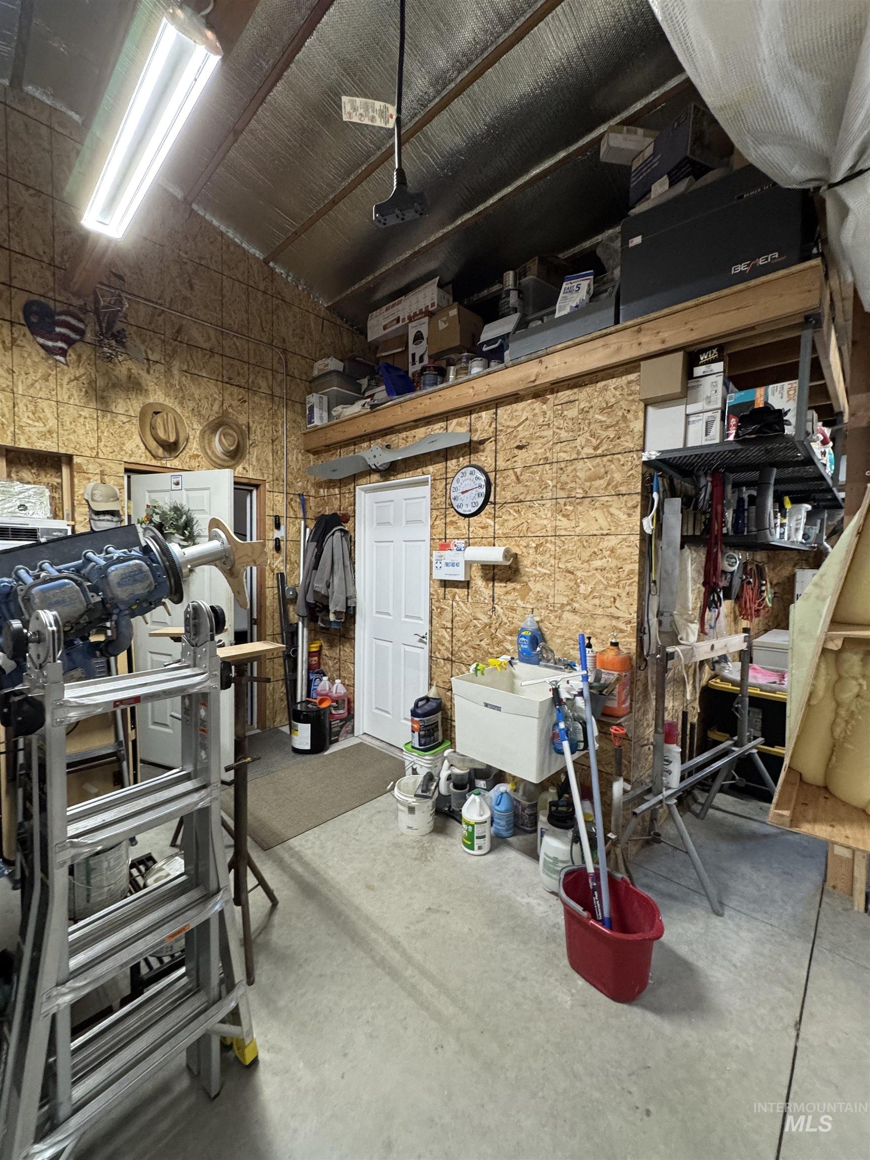 811 14th Street Clarkston, WA 99403 - Photo 42 of 50 Garage featuring a workshop area