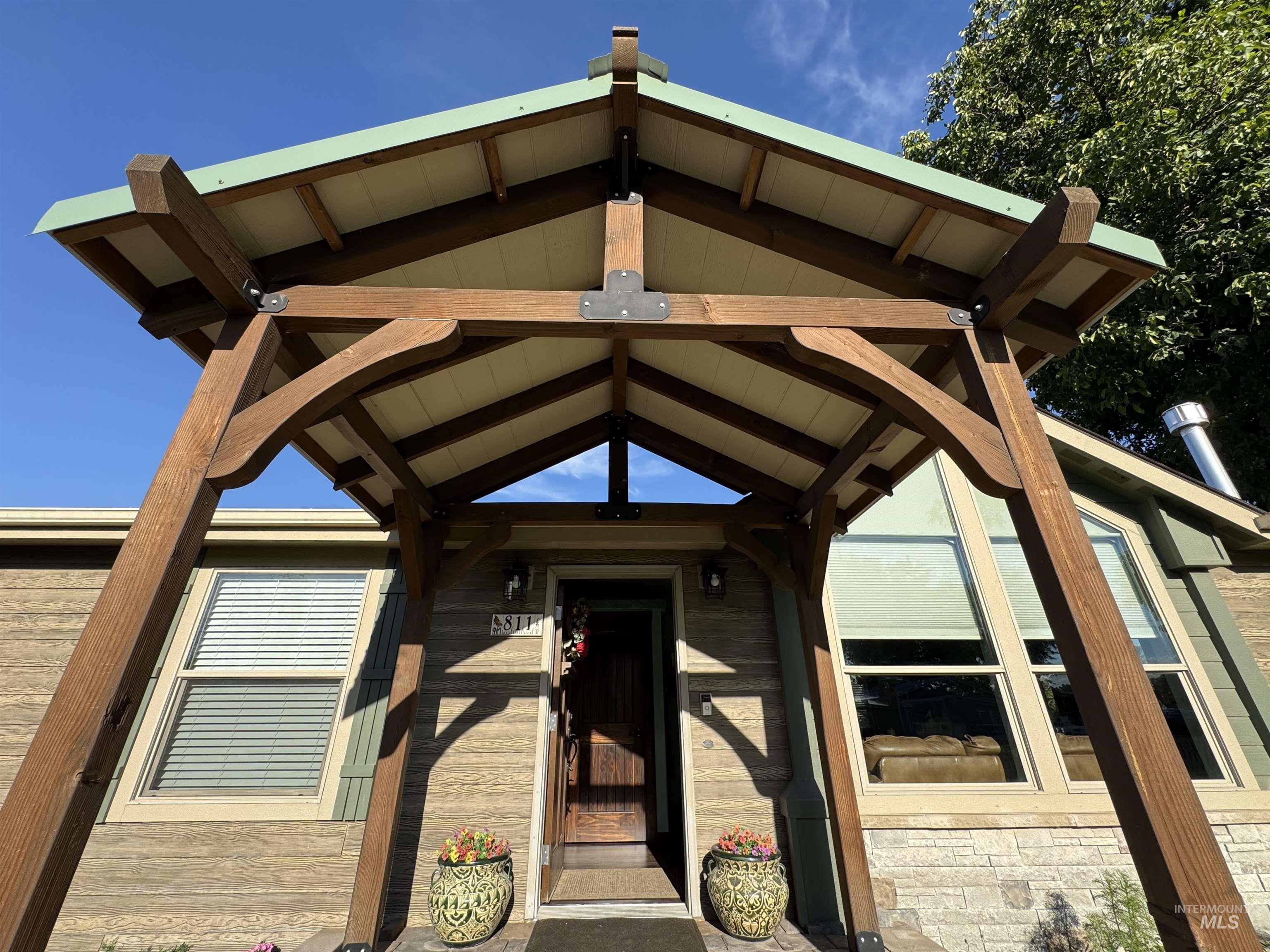 811 14th Street Clarkston, WA 99403 - Photo 6 of 50 Doorway to property with stone siding