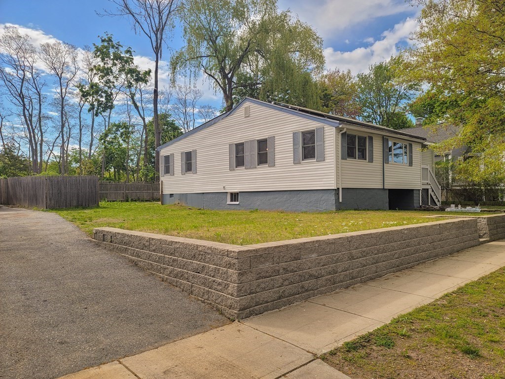 86 Derby Road Melrose, MA 02176 - Photo 3 of 17 Gallery Image 3