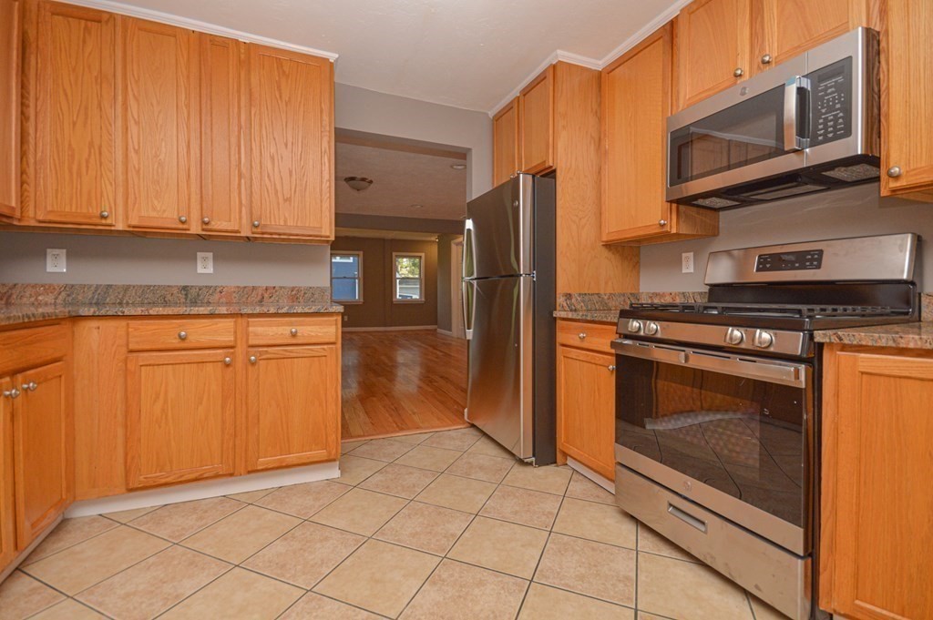 86 Derby Road Melrose, MA 02176 - Photo 9 of 17 Gallery Image 9