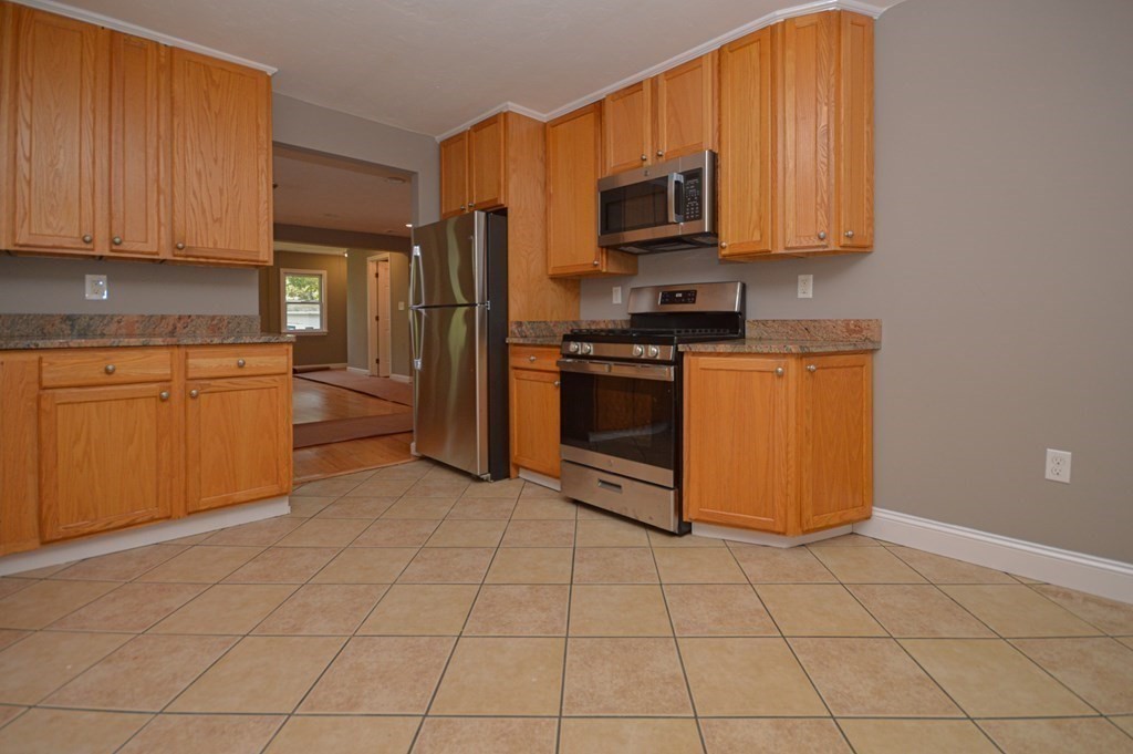 86 Derby Road Melrose, MA 02176 - Photo 10 of 17 Gallery Image 10