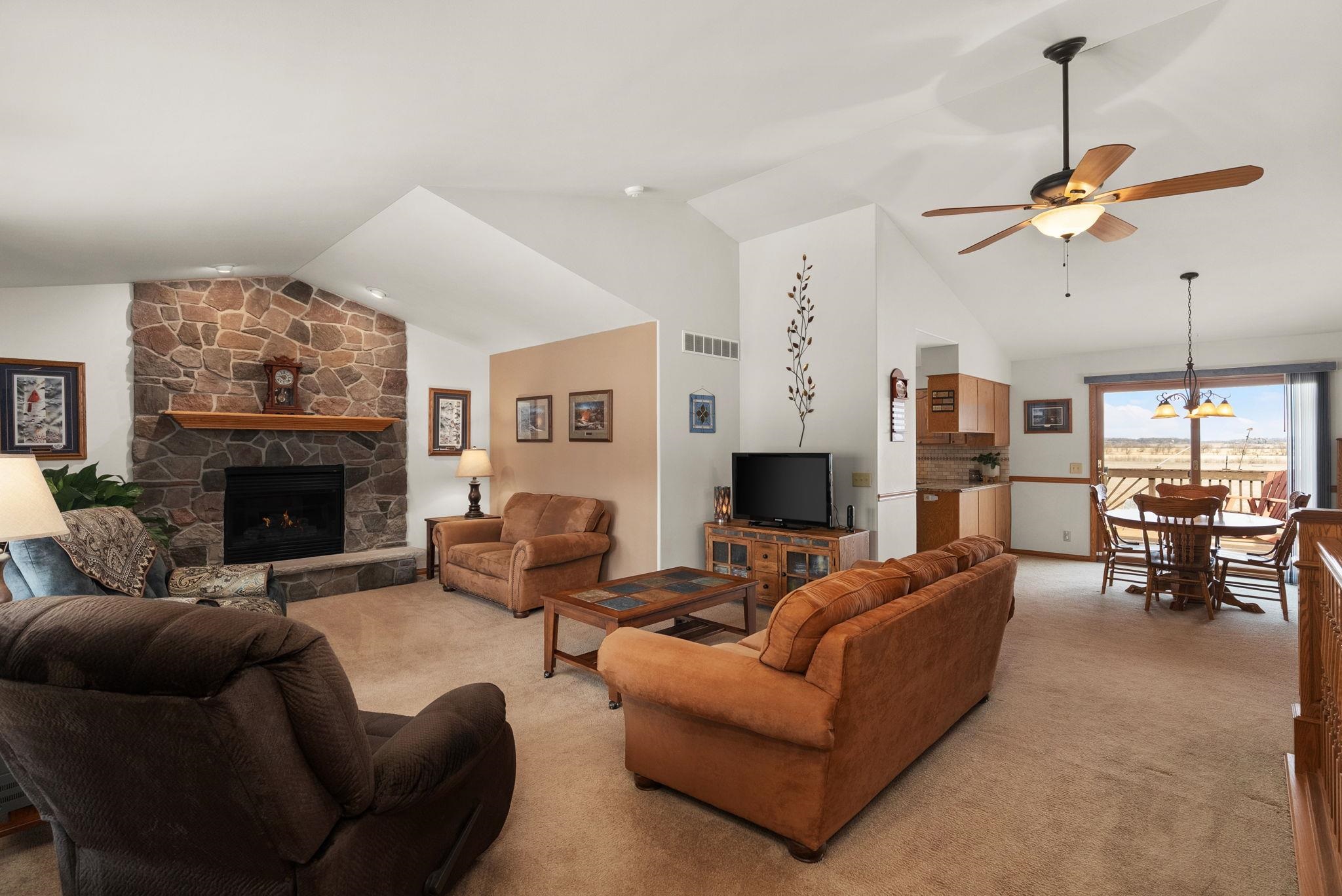 9620 West Topp Road Evansville, WI 53536 - Photo 5 of 46