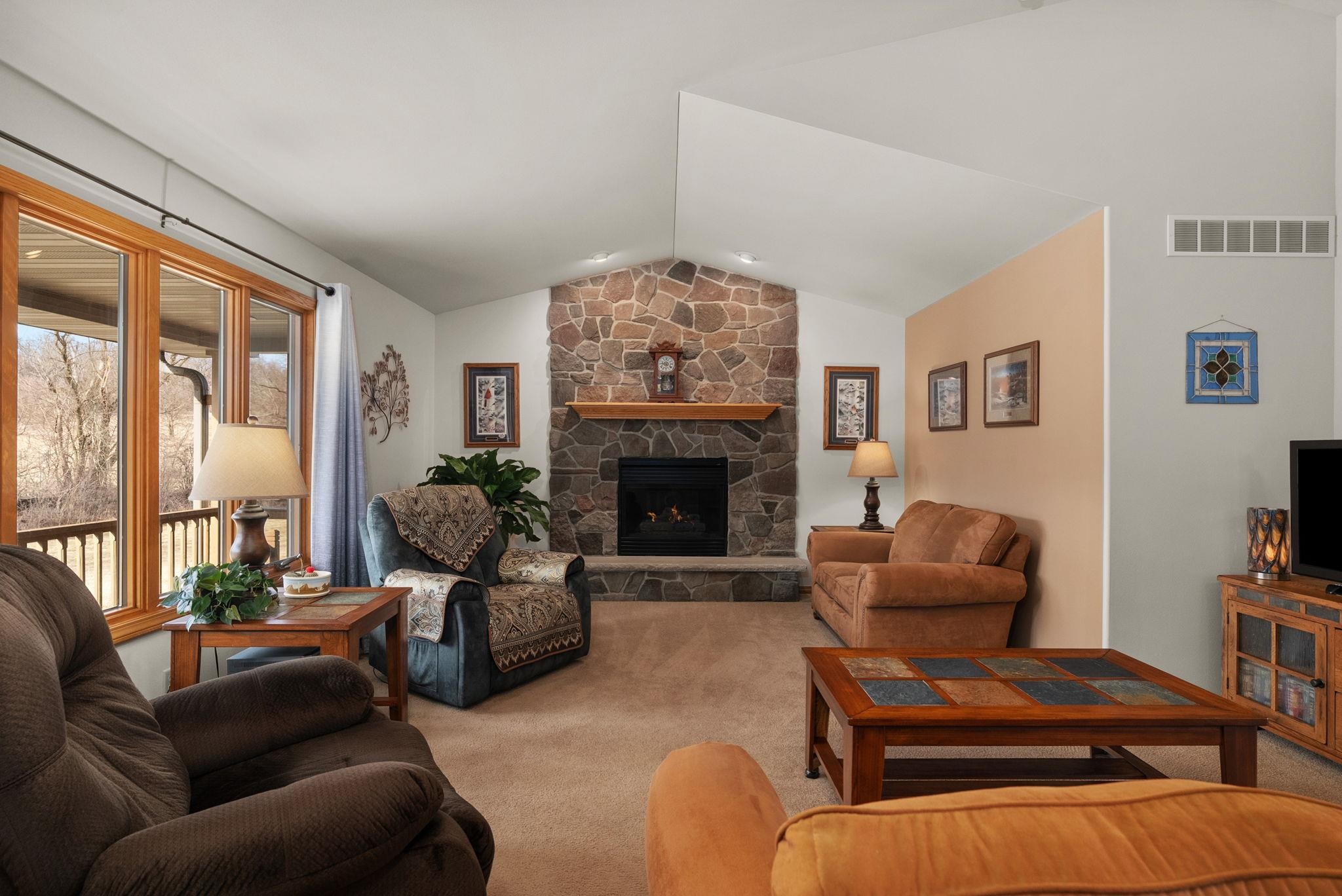 9620 West Topp Road Evansville, WI 53536 - Photo 6 of 46