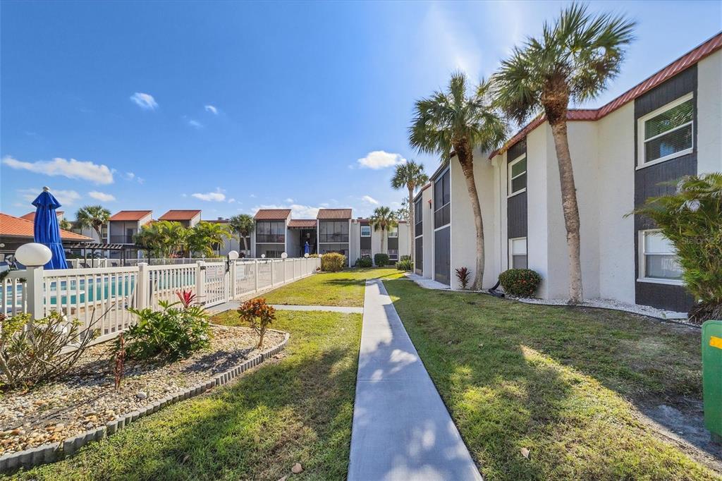 3269 South Beneva Road, Unit 203 Sarasota, FL 34232 - Photo 9 of 32