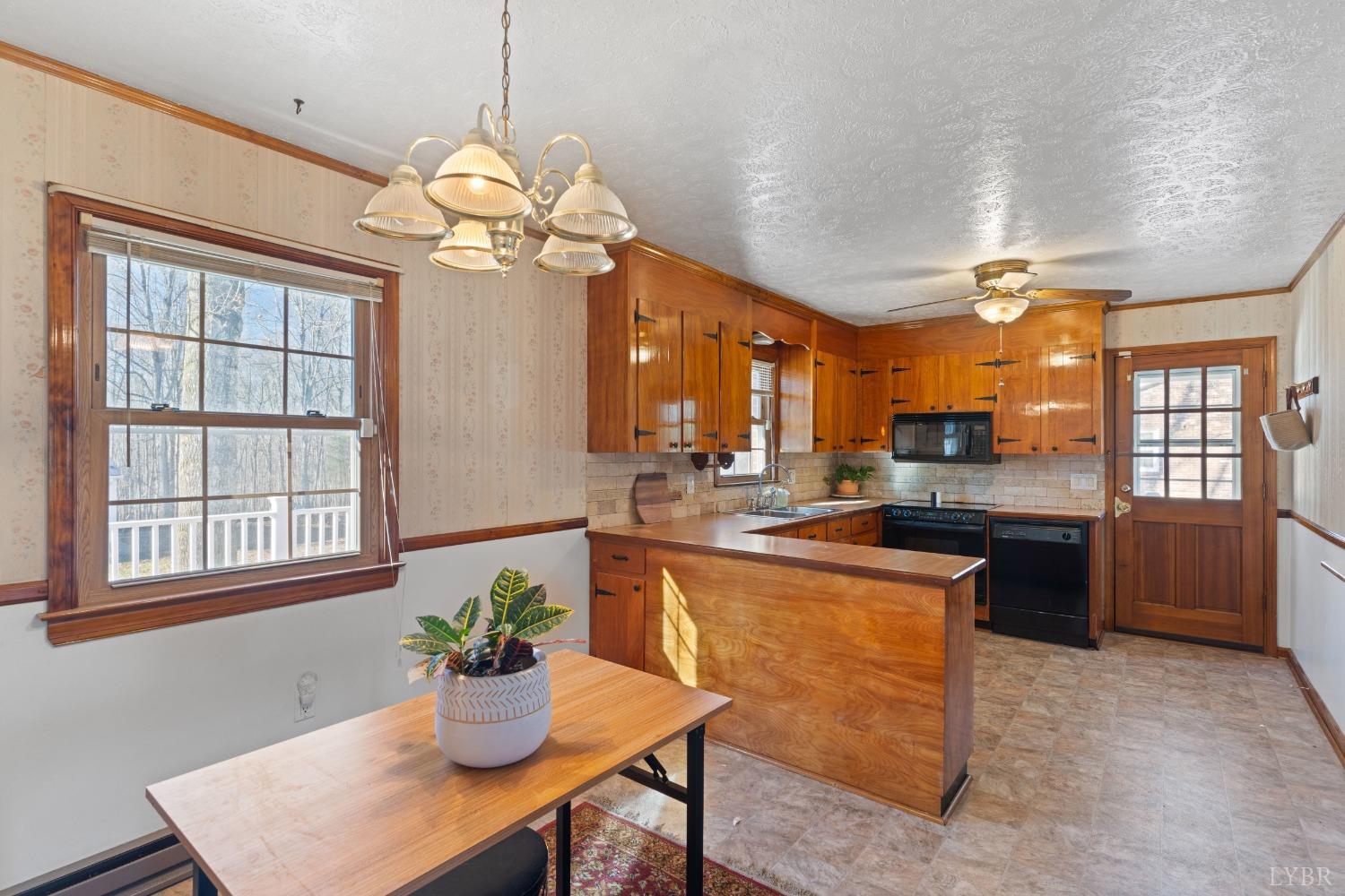 802 Izaak Walton Road Amherst, VA 24521 - Photo 11 of 35 Gallery Image 11