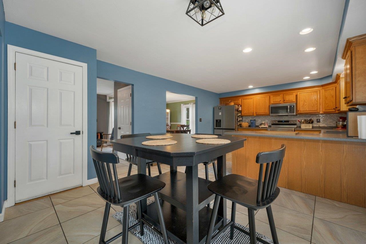 2 Cardinal Circle Derry, NH 03038 - Photo 5 of 22