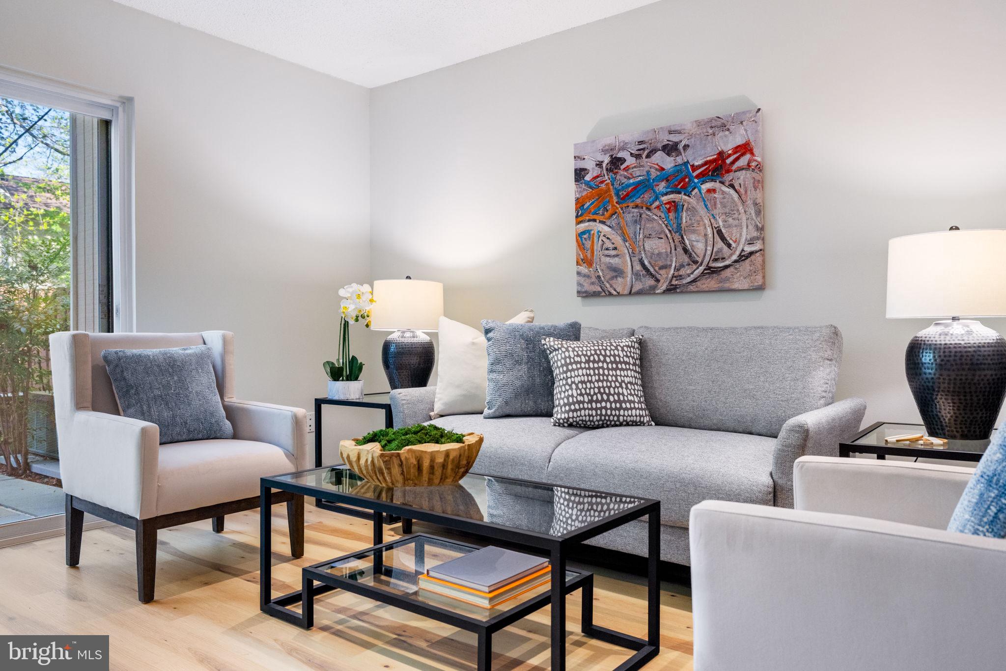 2389 Southgate Square Reston, VA 20191 - Photo 18 of 56 a living room with furniture and a window