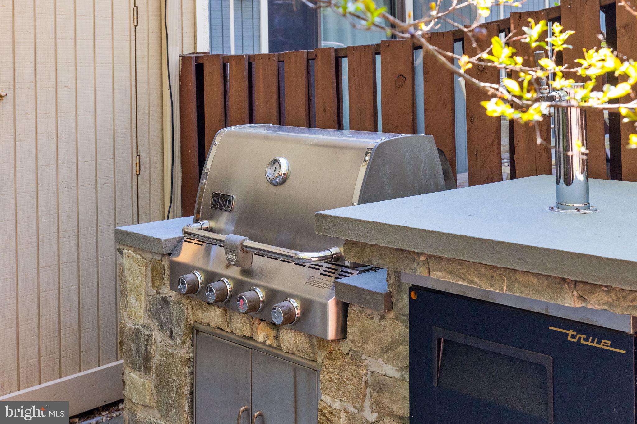 2389 Southgate Square Reston, VA 20191 - Photo 44 of 56 a view of a room with a table and chairs