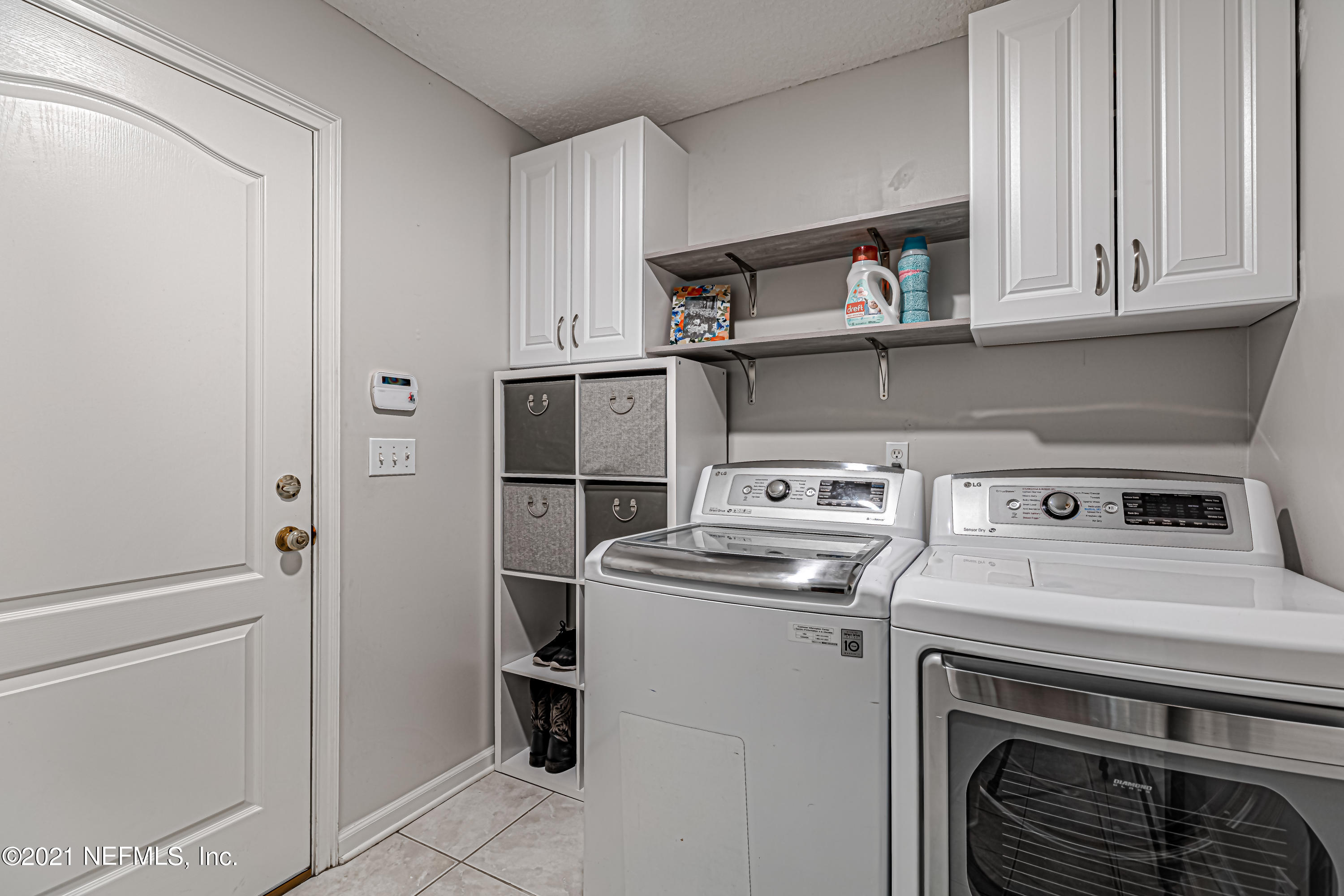 184 Circuit Rider Road Green Cove Springs, FL 32043 - Photo 26 of 58 a close view of a stove and microwave