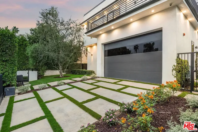 $29,995 | 444 North Laurel Avenue, Los Angeles, CA 90048