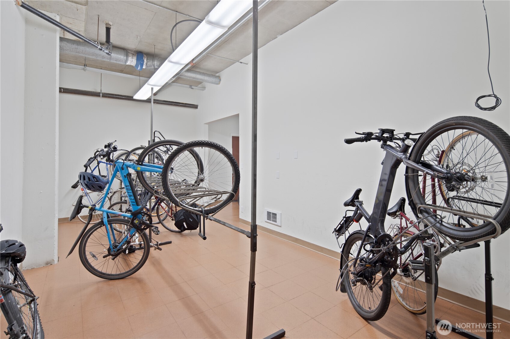 300 10th Avenue, Unit A302 Seattle, WA 98122 - Photo 20 of 27