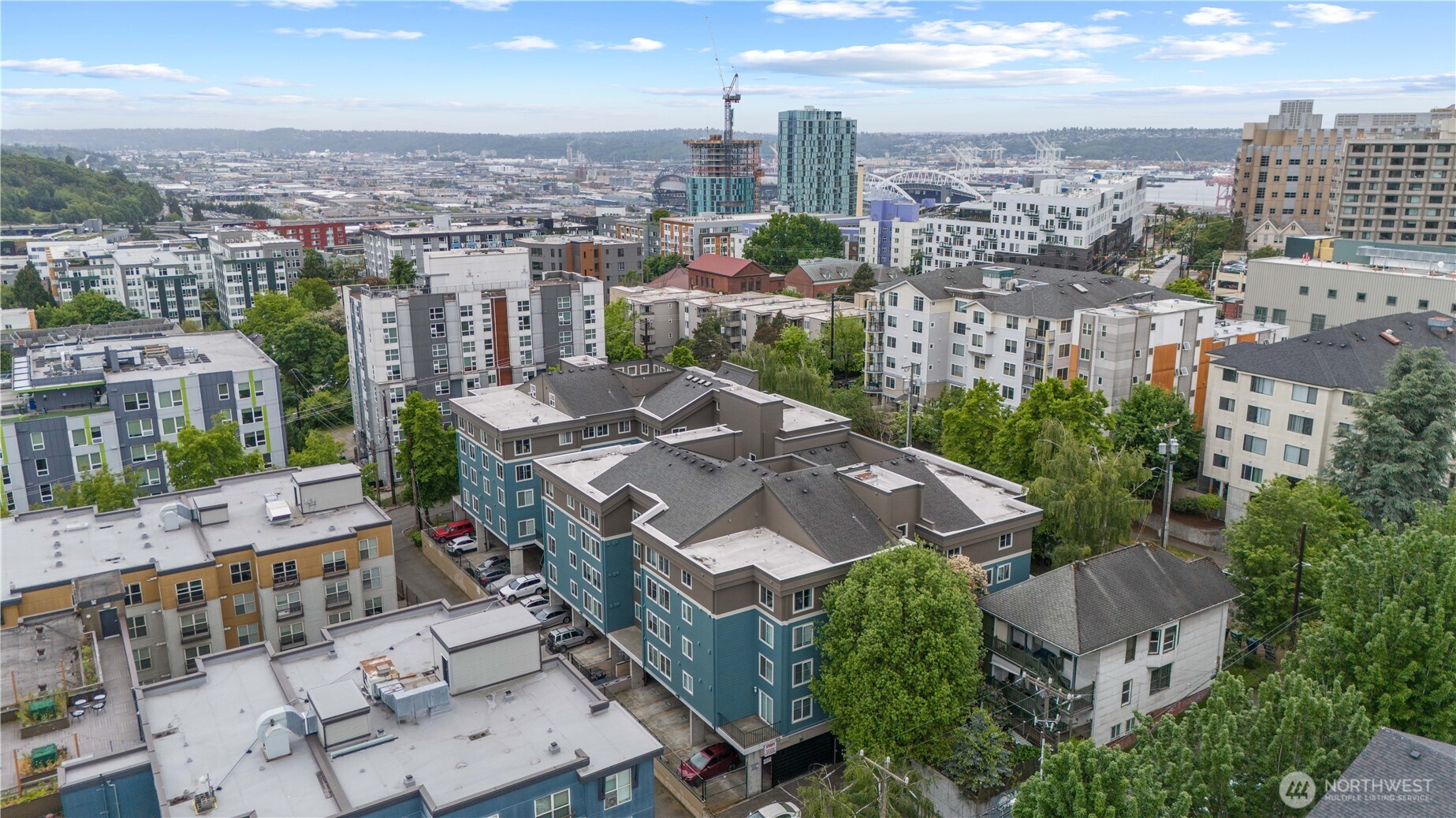 300 10th Avenue, Unit A302 Seattle, WA 98122 - Photo 24 of 27 a view of a city in middle of a city