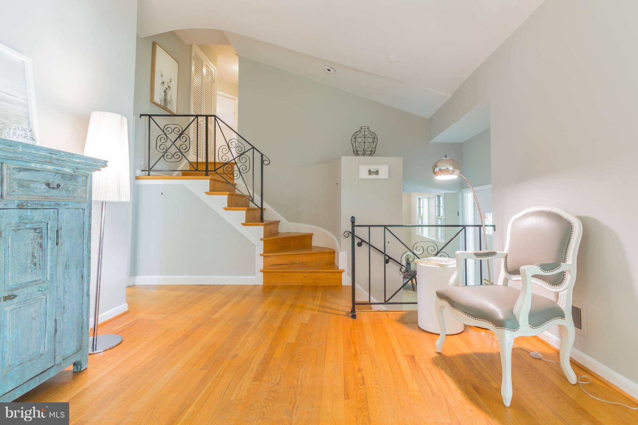 8620 Rayburn Road Bethesda, MD 20817 - Photo 4 of 29 Gracious foyer makes a statement as you enter