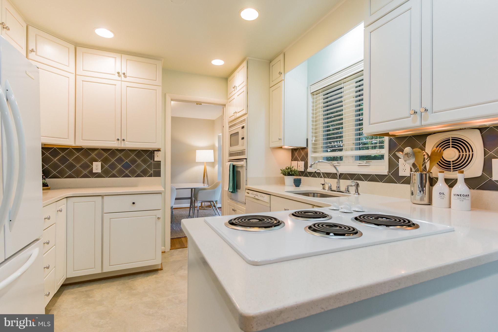 8620 Rayburn Road Bethesda, MD 20817 - Photo 10 of 29 Bright kitchen views