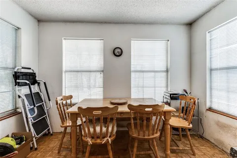 $638,500 | 18025 County Road 4052, Kemp, TX 75143