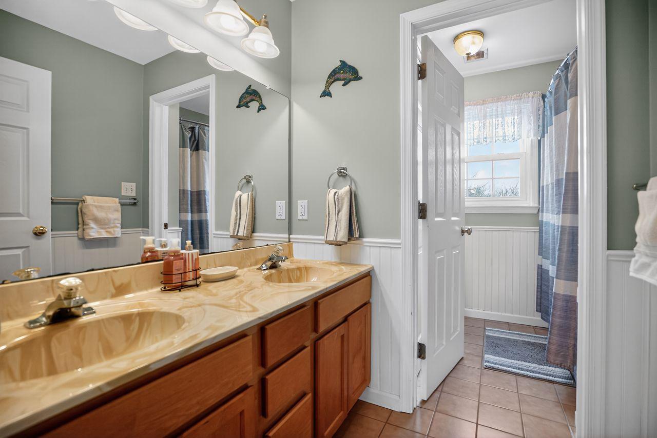 1990 Knight Road Green Lane, PA 18054 - Photo 19 of 28 Full hall bathroom.