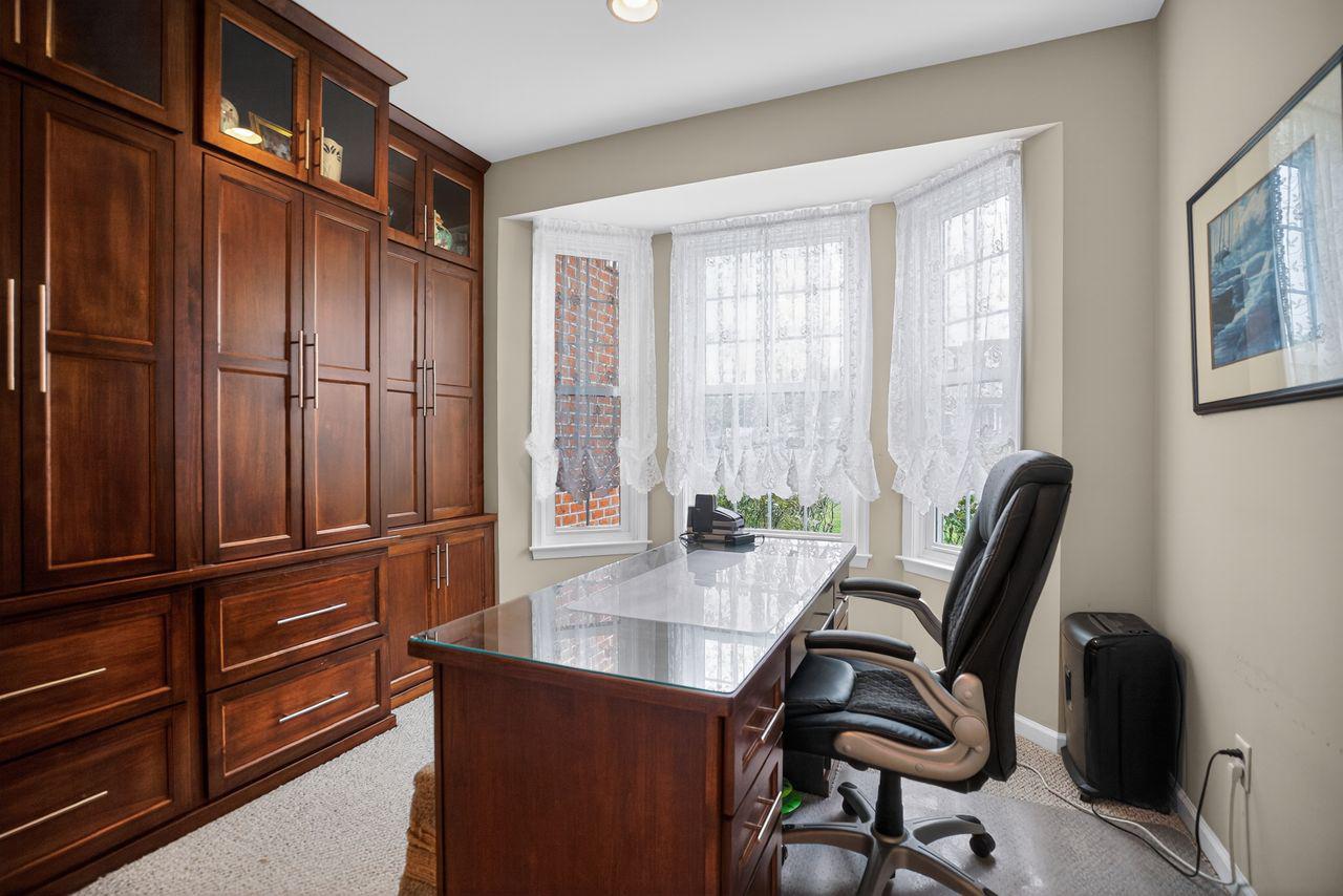 1990 Knight Road Green Lane, PA 18054 - Photo 6 of 28 Private home office space.