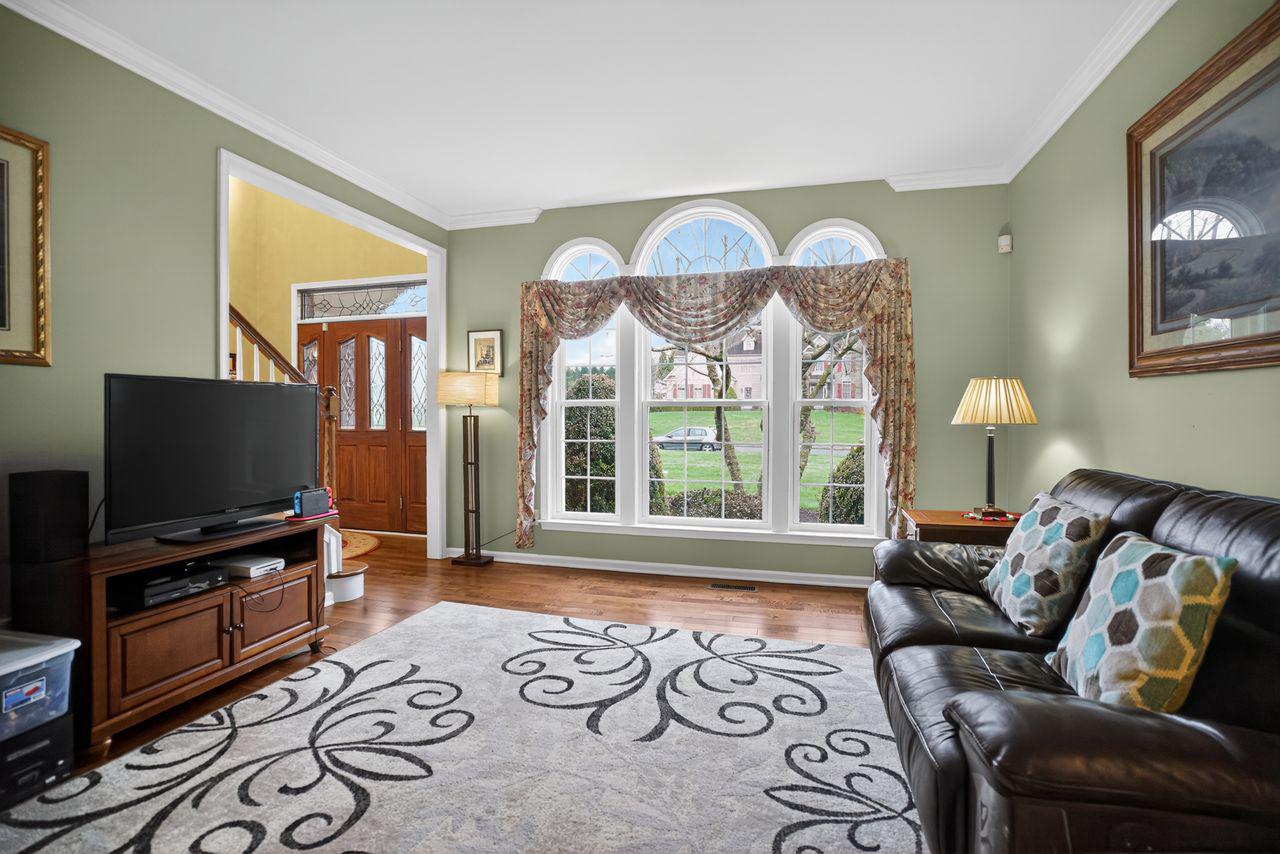 1990 Knight Road Green Lane, PA 18054 - Photo 8 of 28 Beautiful windows,