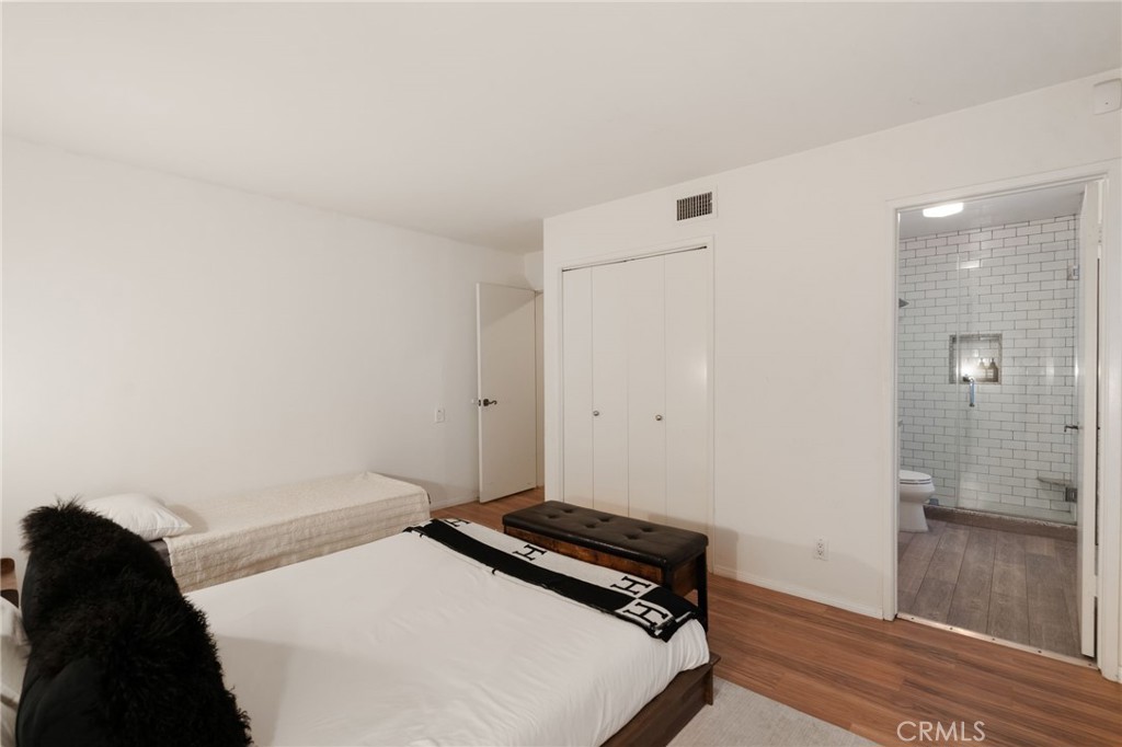 1447 North Kings Road West Hollywood, CA 90069 - Photo 25 of 40 a bedroom with a bed and a dresser