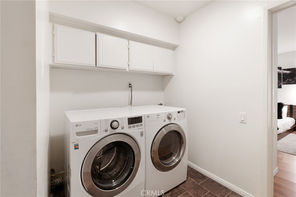 1447 North Kings Road West Hollywood, CA 90069 - Photo 27 of 40 a utility room with dryer and washer