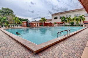 160 Preston F, Unit 160 Boca Raton, FL 33434 - Photo 25 of 31 pool