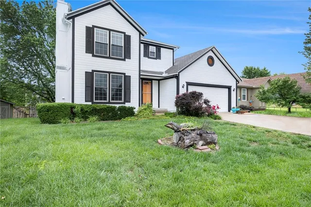 $329,999 | 417 North Locust Street, Gardner, KS 66030