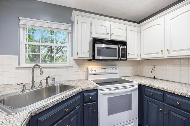 $329,999 | 417 North Locust Street, Gardner, KS 66030