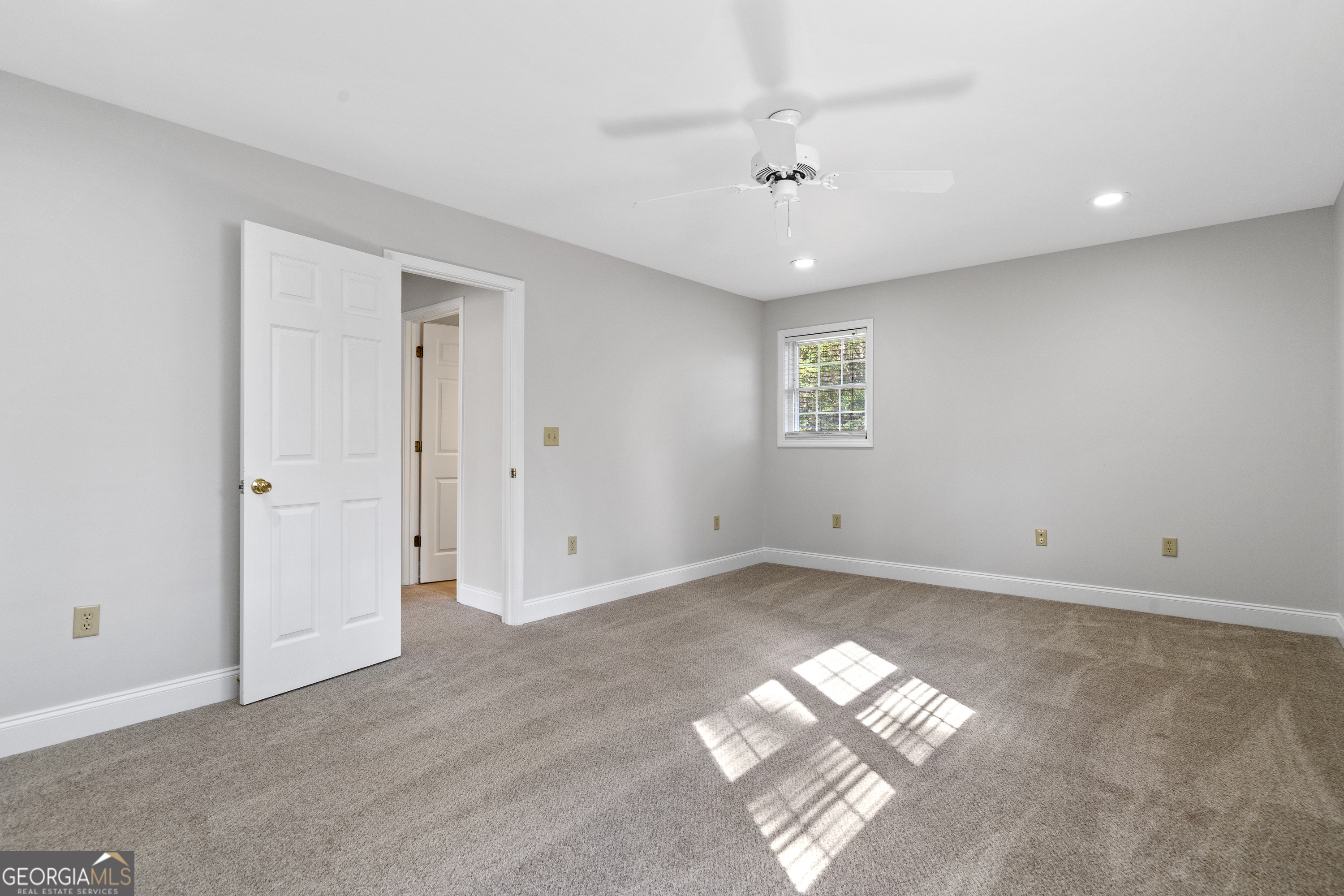 1050 Sugar Creek Church Road Madison, GA 30650 - Photo 37 of 60 a view of empty room with windows